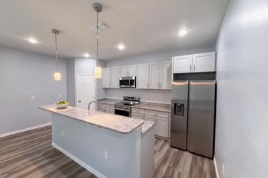 Photo 2 of 27 of 1013 W 11th St, Sanford, FL