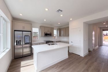 Photo 2 of 21 of 16207 Sculptor Ave, Lathrop, CA