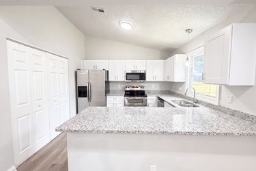 Photo 2 of 18 of 8822 Hunter Green Ln, Charlotte, NC