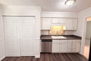 Photo 2 of 19 of 206 Diana Dr, Dickson, TN