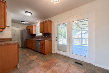 Photo 2 of 26 of 1037 Shadowbrook Dr, Greenbrier, TN