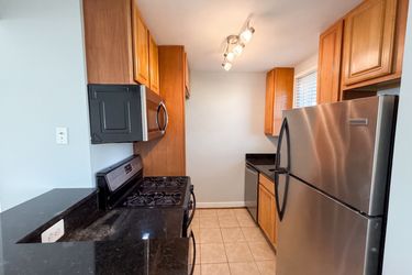 Photo 2 of 20 of 6940 Hawthorne St, Hyattsville, MD