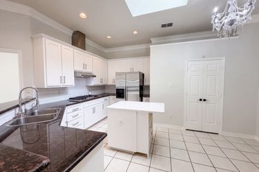 Photo 2 of 26 of 8703 Stonecrest Dr, Irving, TX