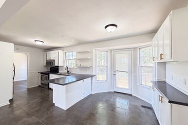 Photo 2 of 27 of 1122 Tobacco Rd, Clarksville, TN