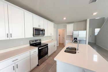 Photo 2 of 25 of 3092 Bella Vista Dr, Davenport, FL