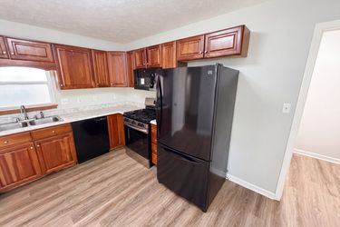 Photo 2 of 20 of 2027 Ferdinand Ct, Indianapolis, IN