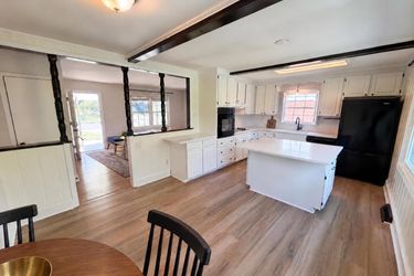 Photo 2 of 24 of 6621 Starcrest Dr, Charlotte, NC