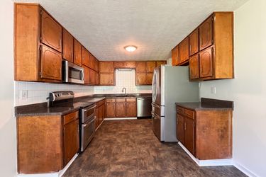 Photo 2 of 27 of 104 Belair Ln, Stockbridge, GA