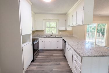 Photo 2 of 18 of 4305 Dawnwood Dr, Gastonia, NC