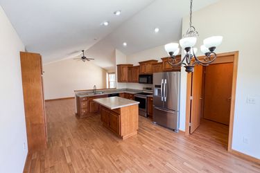 Photo 2 of 17 of 1823 Kingsbury Rd, Washington, IL