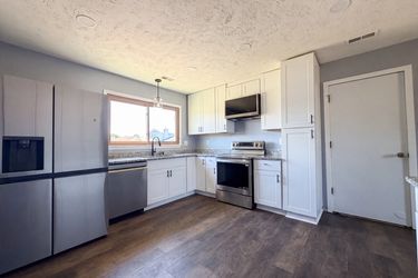 Photo 2 of 16 of 1512 Dovetail Dr, Fayetteville, NC