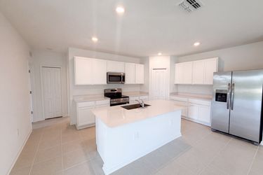 Photo 2 of 21 of 4373 River Beacon Blvd, Davenport, FL