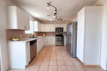 Photo 2 of 31 of 2408 Mikulec Dr, Killeen, TX