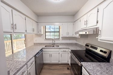 Photo 2 of 29 of 8911 Quail Run Dr, Chattanooga, TN
