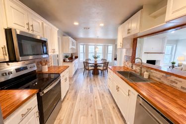 Photo 2 of 27 of 5700 Bermuda Dr, North Richland Hills, TX