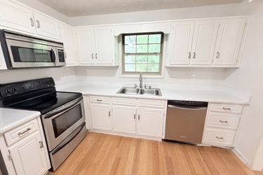 Photo 2 of 23 of 4558 Coopers Creek Pl SE, Smyrna, GA