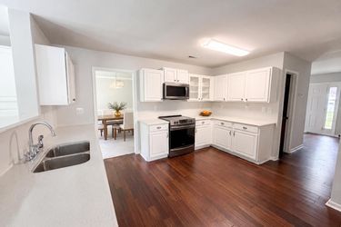 Photo 2 of 23 of 4024 Fifendrum Ln, Charlotte, NC