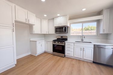 Photo 2 of 25 of 14602 Rosecourt Dr, Canyon Country, CA