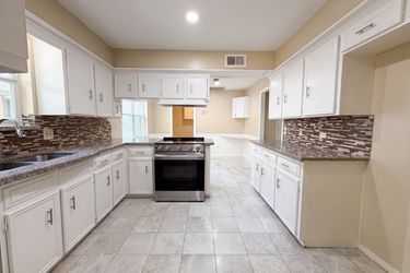 Photo 2 of 26 of 17406 Ridge Top Dr, Houston, TX