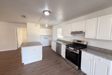 Photo 2 of 29 of 1710 Cumberland Dr, Garland, TX