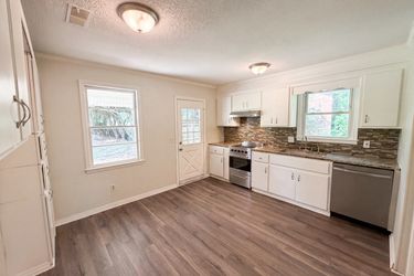 Photo 2 of 23 of 1328 Baffin Bay Rd, Columbia, SC