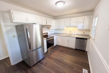 Photo 2 of 17 of 1810 Sabrina Ct, Charlotte, NC