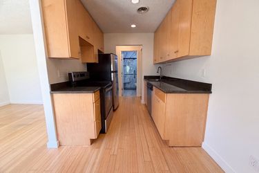 Photo 2 of 16 of 1300 NE 68th Ave, Portland, OR