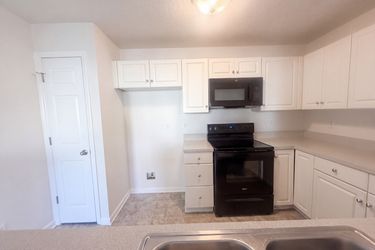 Photo 2 of 18 of 3721 Morris Farm Dr, Greensboro, NC