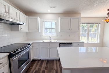 Photo 2 of 17 of 135 Brookgreen Ct, Kernersville, NC
