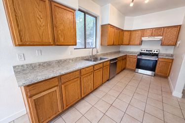 Photo 2 of 23 of 800 S Bedford Dr, Chandler, AZ