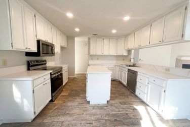 Photo 2 of 28 of 4744 Ponderay Ln, Sacramento, CA