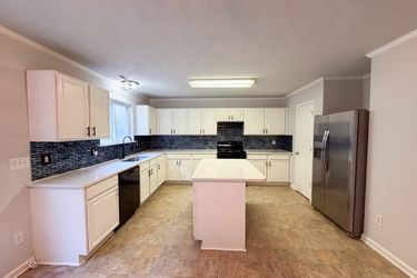 Photo 2 of 18 of 2502 Harwood Hills Ln, Charlotte, NC