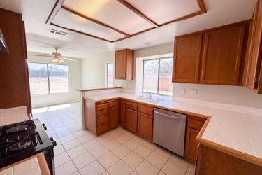 Photo 2 of 18 of 13561 Glacier Cir, Hesperia, CA