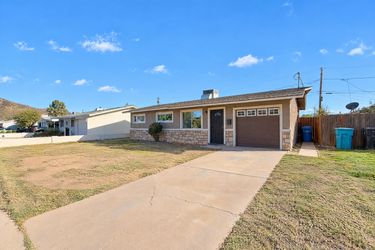 Photo 2 of 21 of 2221 W Altadena Ave, Phoenix, AZ
