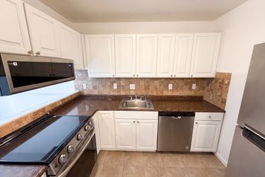 Photo 2 of 20 of 1625 Merry Oaks Rd, Charlotte, NC