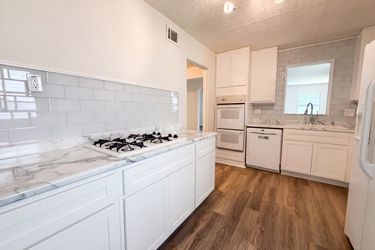 Photo 2 of 18 of 8606 Vasel Ave, Saint Louis, MO