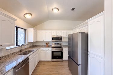 Photo 2 of 19 of 2812 Beverly Dr, Denton, TX