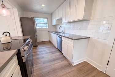 Photo 2 of 16 of 11650 NE Glisan St, Portland, OR
