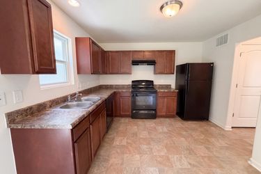 Photo 2 of 23 of 411 Sandybrooke Dr, High Point, NC