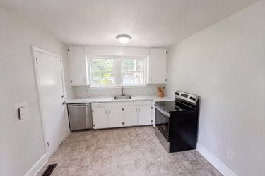 Photo 2 of 20 of 1937 Beckley Dr, Columbia, SC
