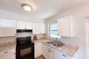 Photo 2 of 23 of 1735 Jefferson Dr, Mount Dora, FL