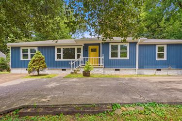Photo 2 of 47 of 3703 Thrushwood Dr, Chattanooga, TN