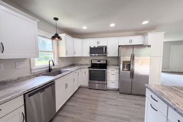 Photo 2 of 21 of 704 Morningside Dr, Mount Holly, NC