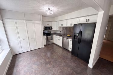 Photo 2 of 20 of 1500 Waybridge Ln, Charlotte, NC