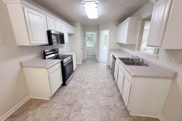 Photo 2 of 56 of 7830 Mosswood Ln, Gainesville, GA