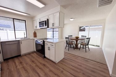 Photo 2 of 17 of 2515 NE Hyde St, Hillsboro, OR
