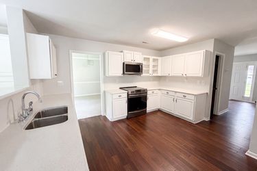 Photo 2 of 23 of 4024 Fifendrum Ln, Charlotte, NC