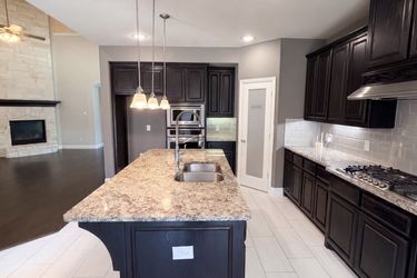 Photo 2 of 31 of 9920 Pikes Peak Pl, Little Elm, TX