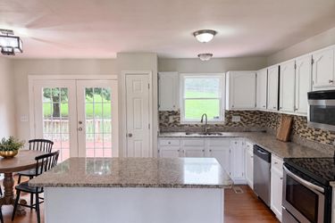 Photo 2 of 22 of 8749 Christopher Ln, Warrenton, VA