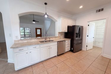 Photo 2 of 19 of 4247 Richmond Ave, Spring Branch, TX